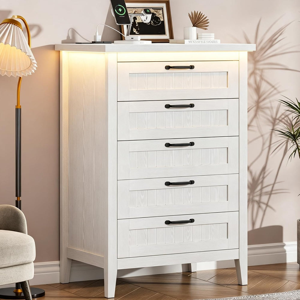 Garvee 44.9'' Tall 5 Drawer Dresser with Power Outlet & LED Lights