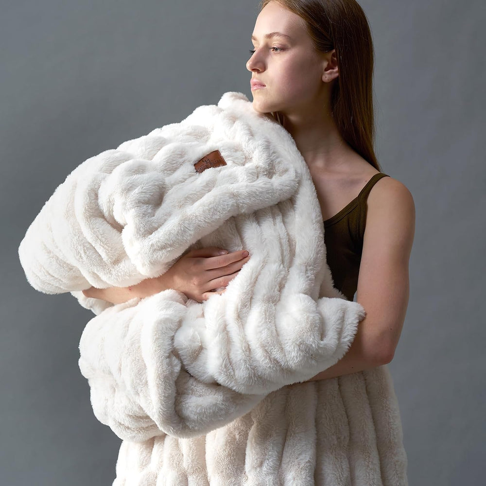 Cozy Bliss Double-Sided Soft Faux Fur Throw Blanket,50"x60", Cream ...