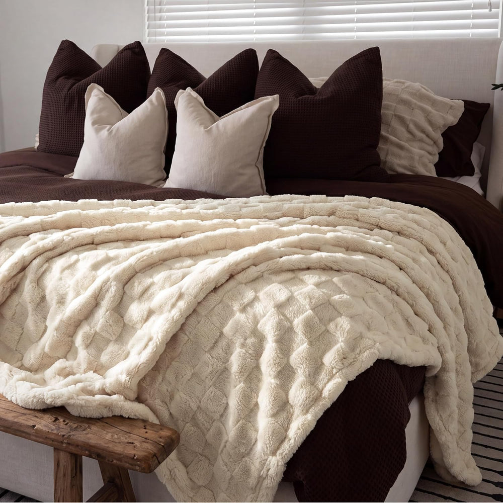 Bedsure Checkered Soft Cozy Queen Blanket for Bed, Beige, 90"ร90"