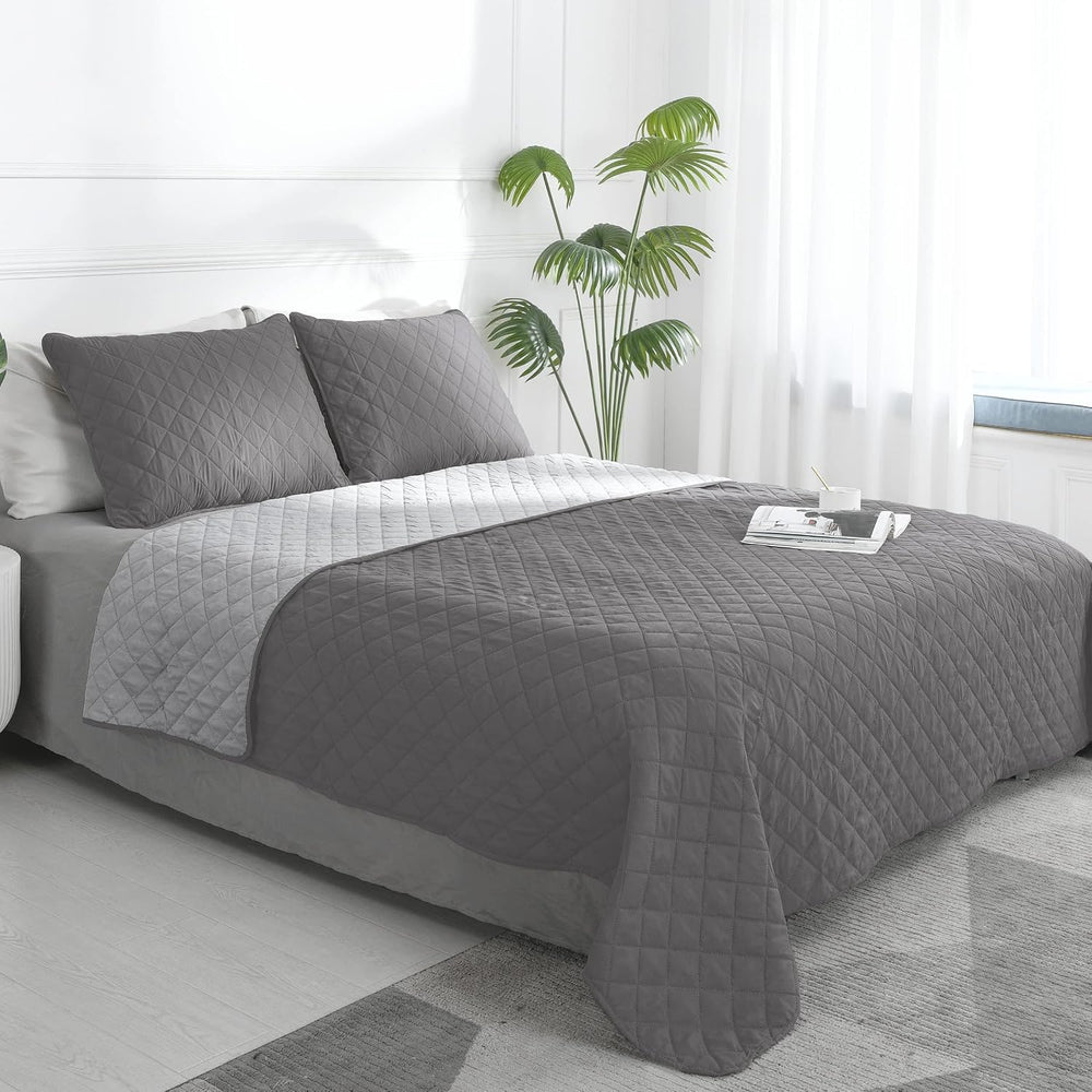 Easy-Going Reversible Quilt Set Full/Queen, Bedspread with 2 Shams