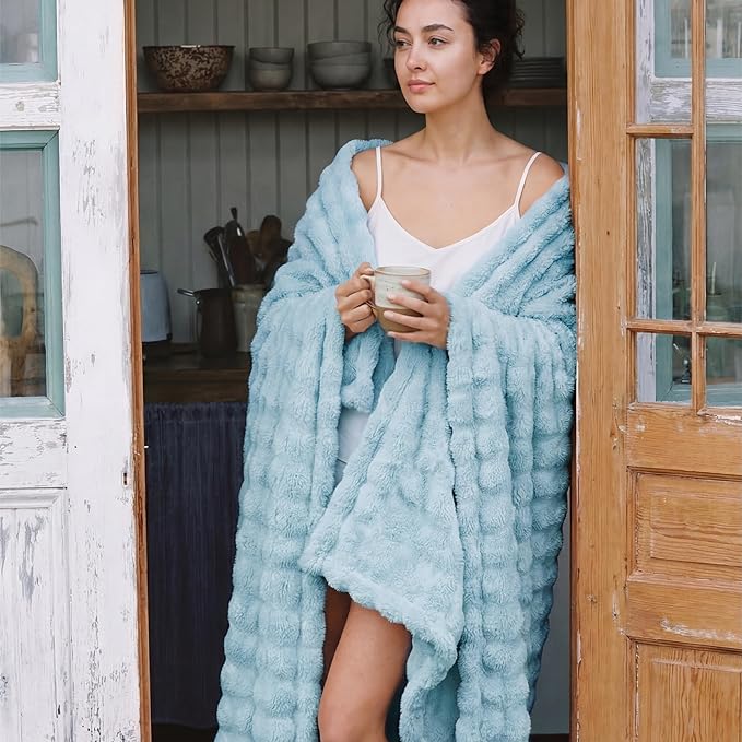 Bedsure 3D Fleece Bubble Blanket