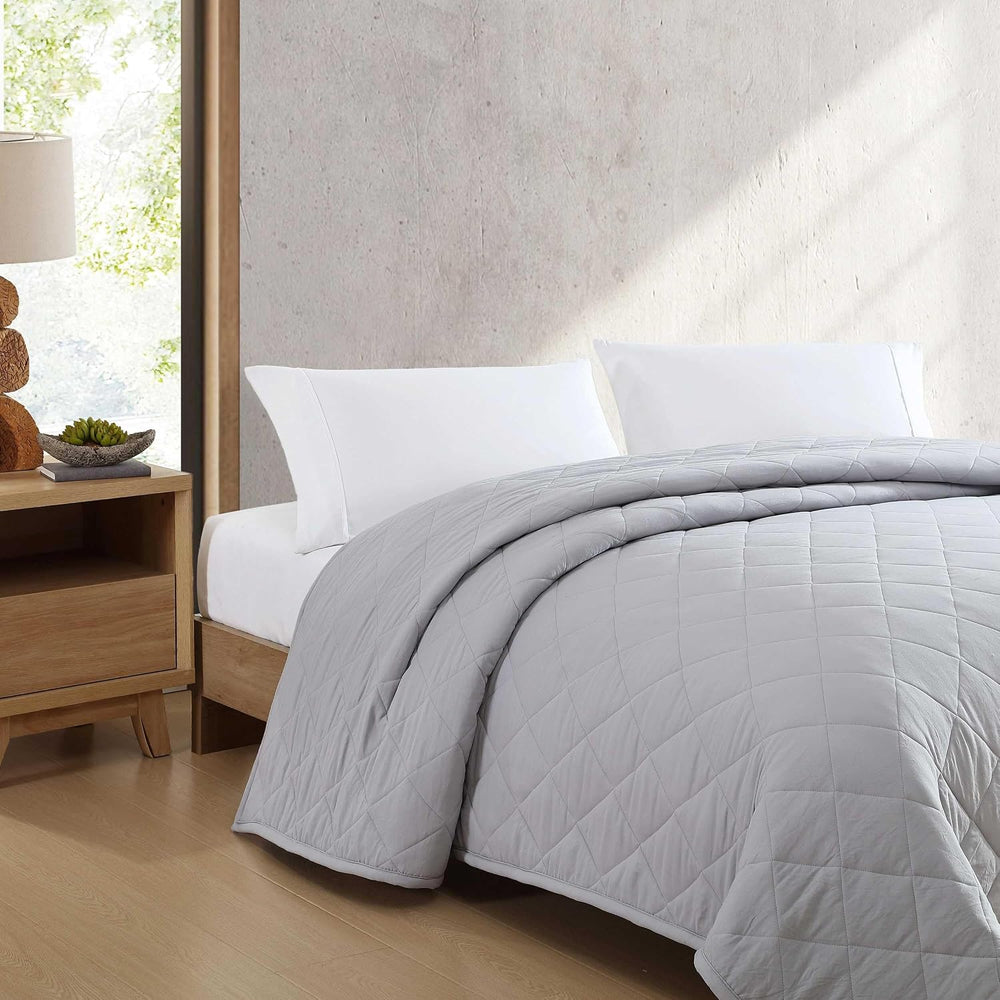Eddie Bauer - Soft Queen Size Blanket for Bed or Couch, Cozy Bedding