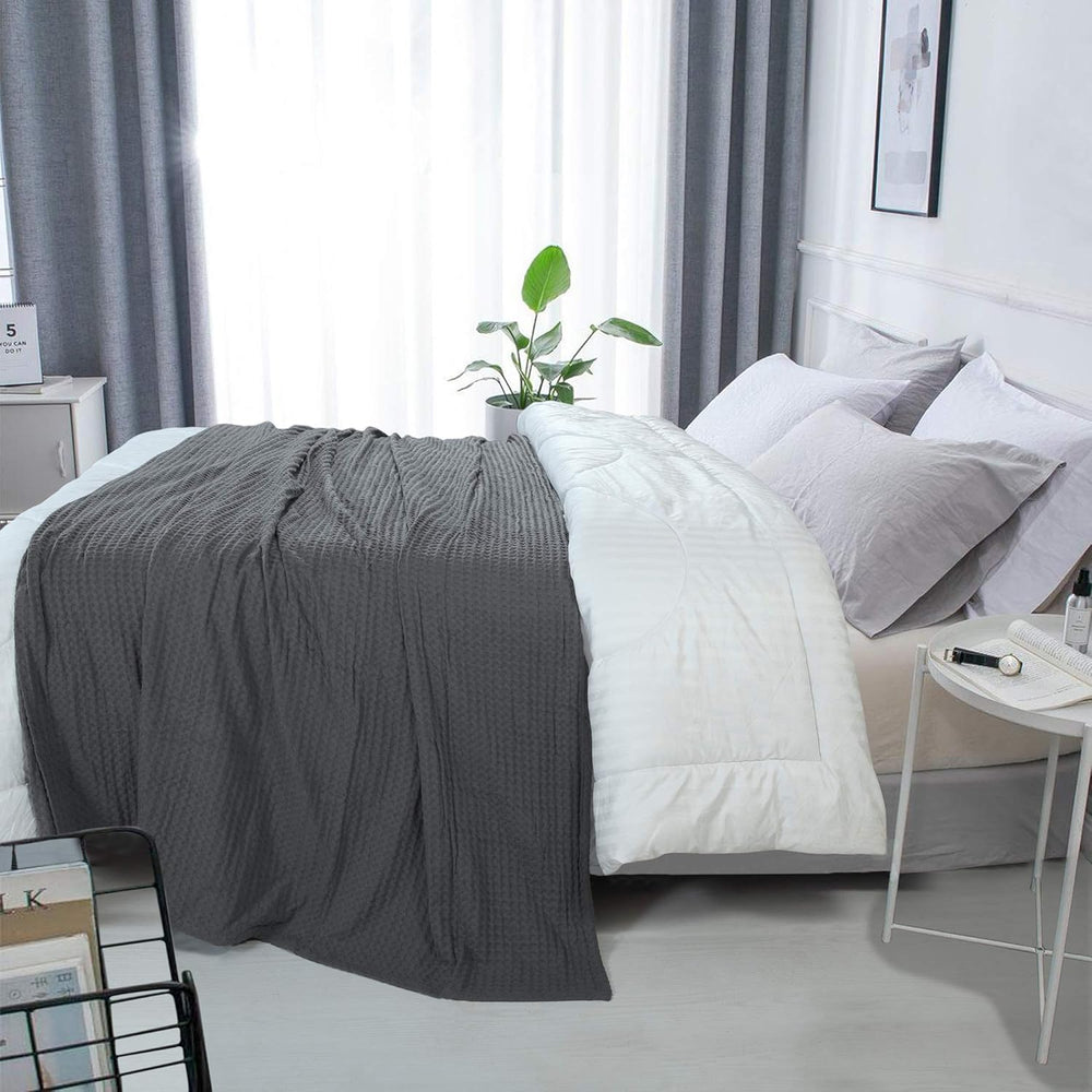 HILLFAIR 100% Combed Cotton Blanket– Queen Size Bed Blanket– Warm Soft All Se...