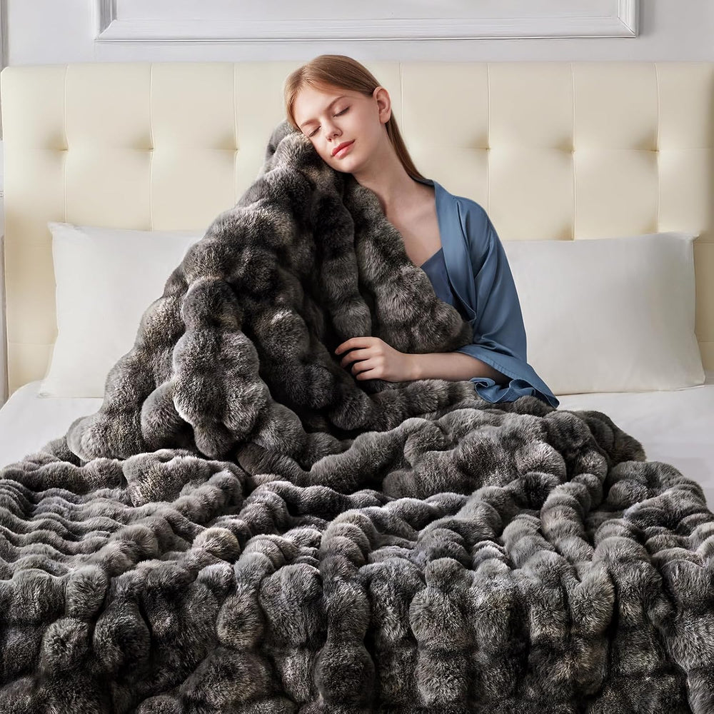 Anysay Faux Fur Throw Blanket, 1000GSM Fluffy Soft Bubble Blanket 50''...