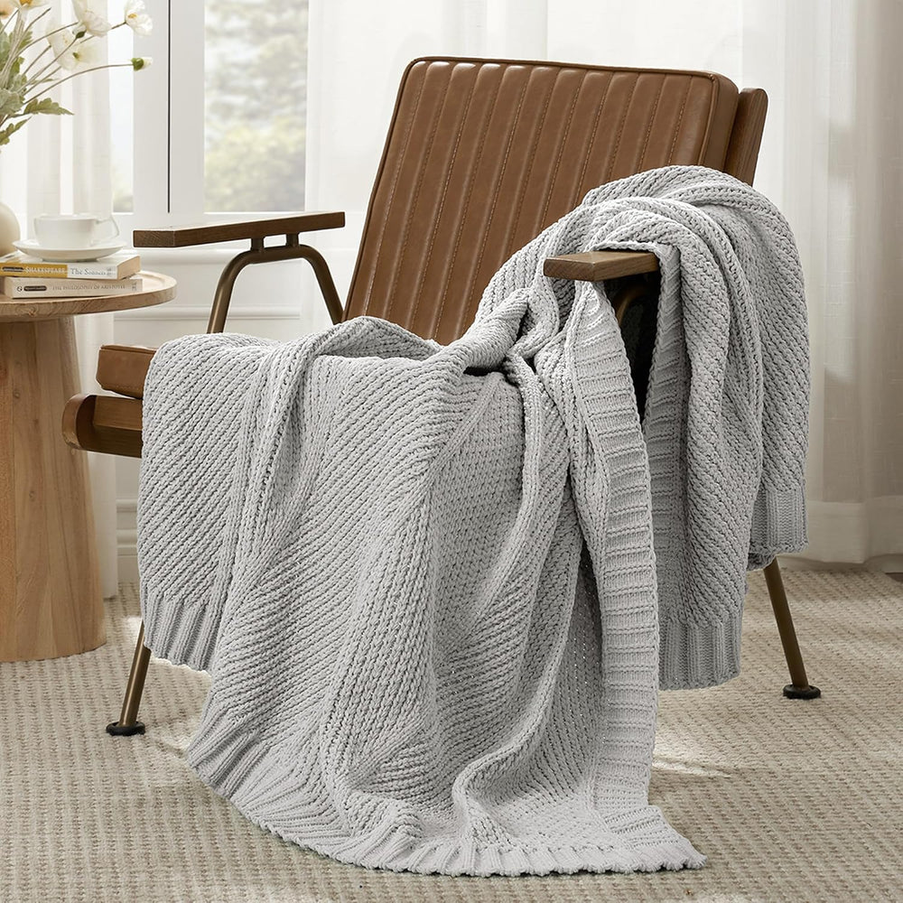 Amรฉlie Home Chenille Knit Throw Blanket for Couch, Light Gray, 50"x60"