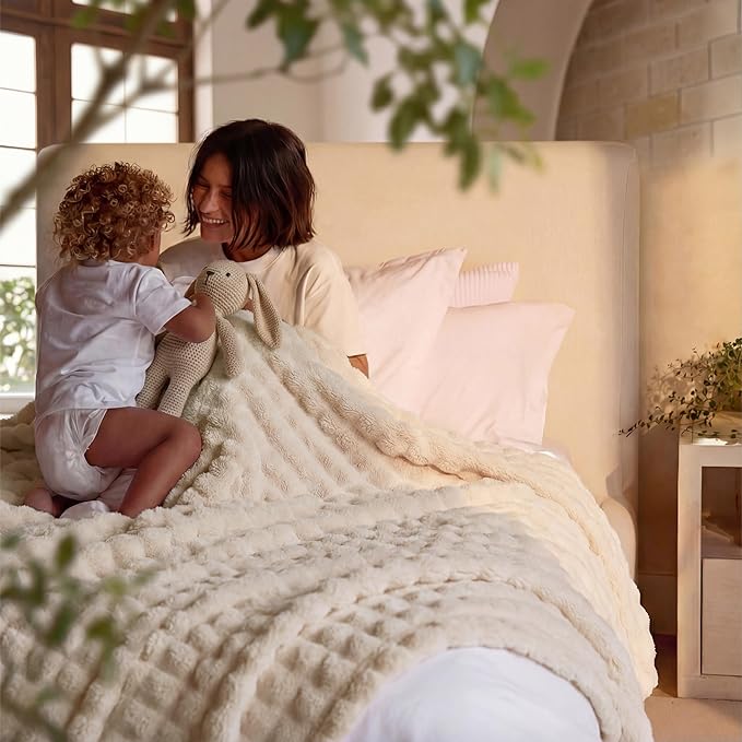Bedsure 3D Fleece Bubble Blanket