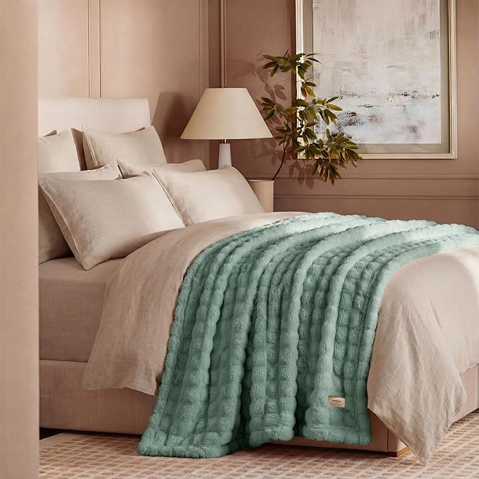 Bedsure 3D Fleece Bubble Blanket