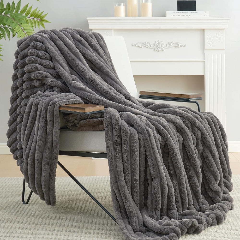 Amélie Home Soft Faux Fur Throw Blanket for Couch, Charcoal Grey, 55"x70...
