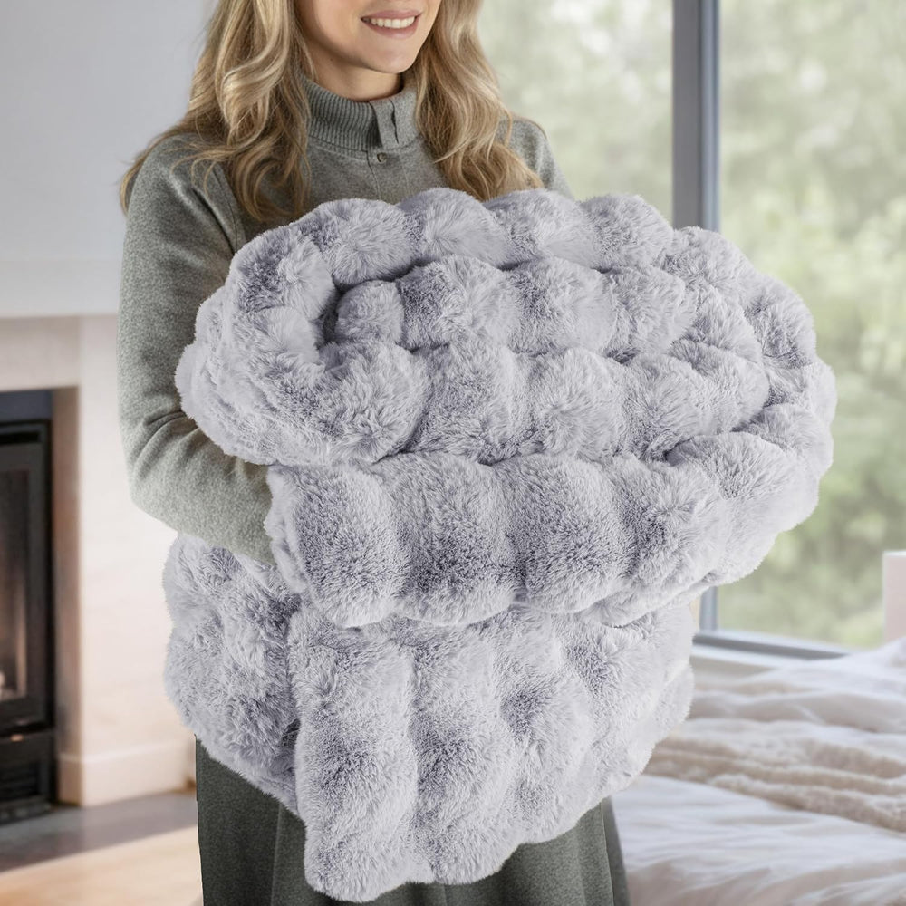 Exclusivo Mezcla Faux Fur King Blanket for Bed, 3D Bubble Blankets