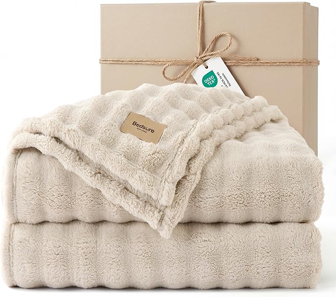 Bedsure 3D Fleece Bubble Blanket