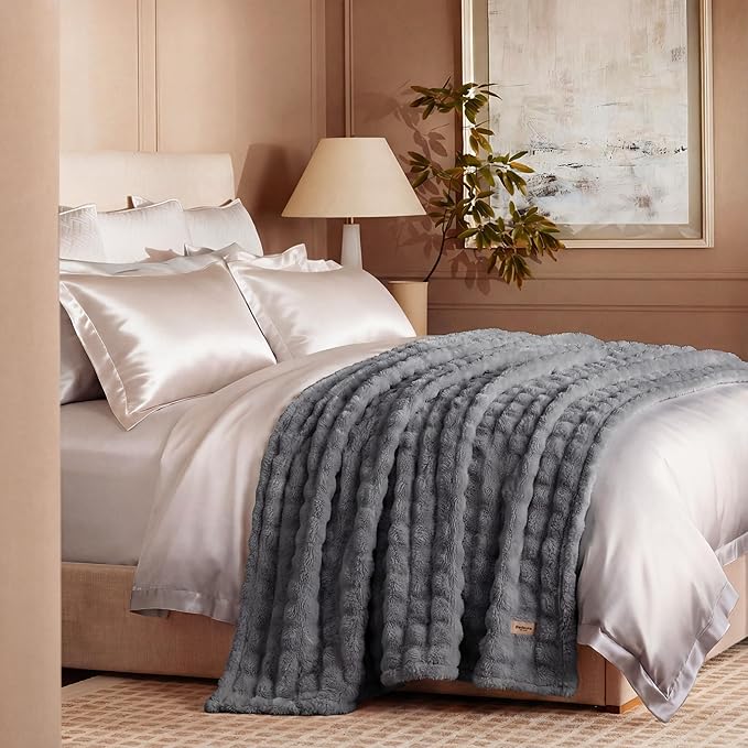 Bedsure 3D Fleece Bubble Blanket