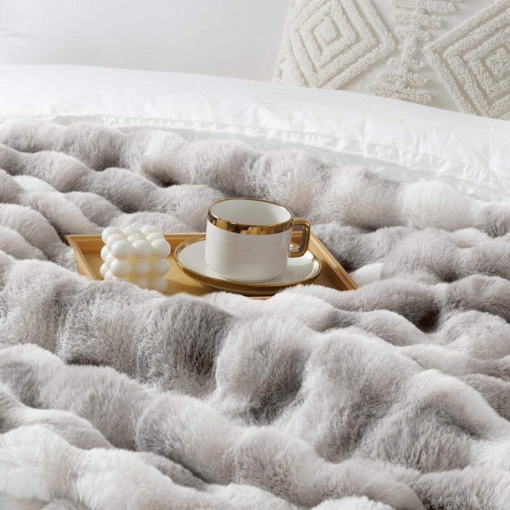 Luxury 1000GSM Faux Rabbit Fur Throw Blanket, Super Heavy Warm Cozy Grey Blan...