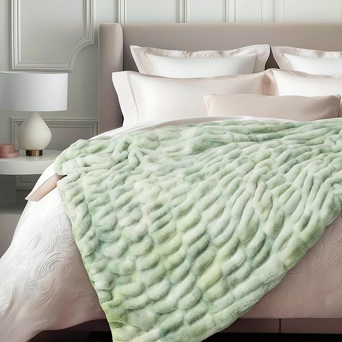 Ultra Soft Cozy Faux Fur Throw Blanket, Fuzzy Plush Thick Bubble Blanket