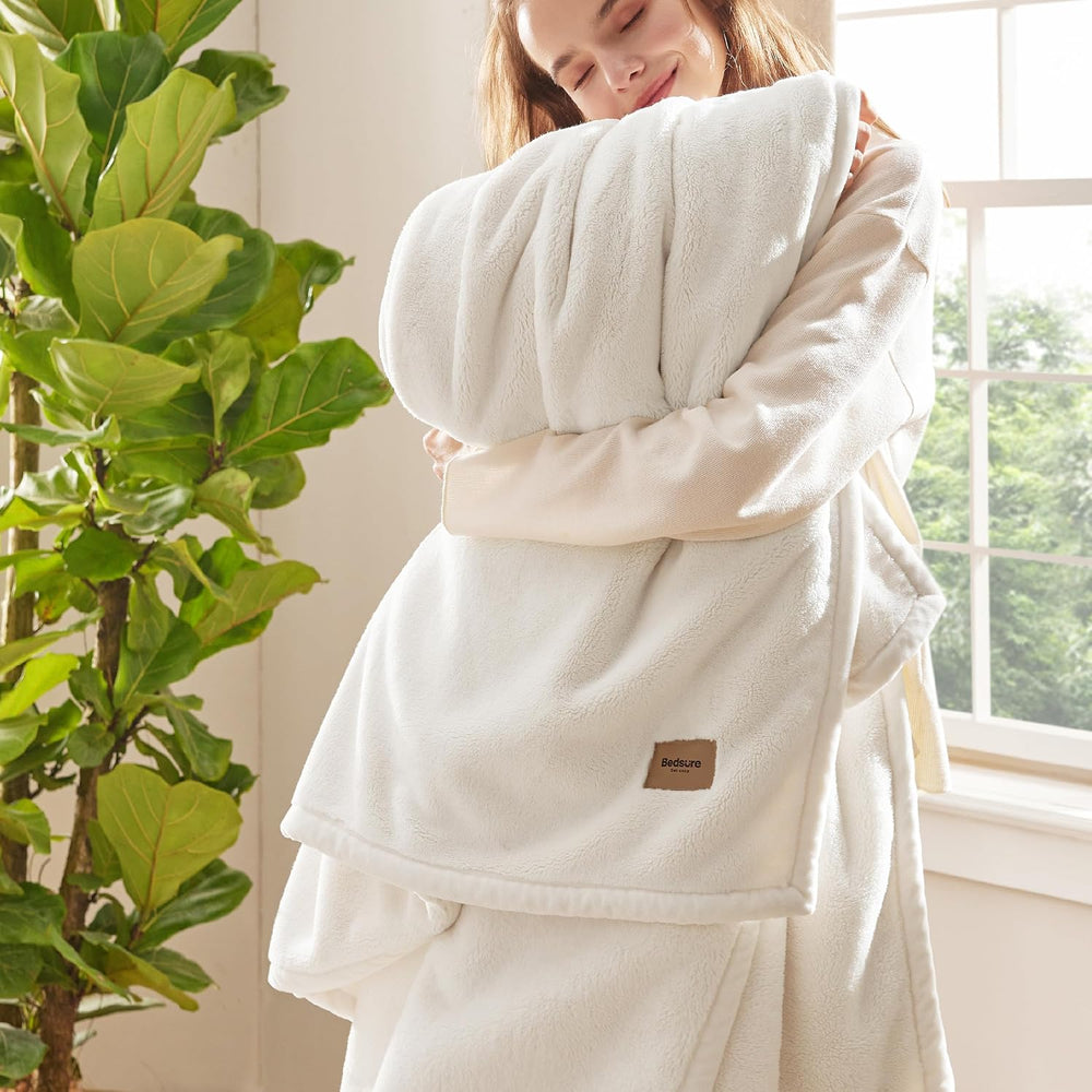 Bedsure Thick Heavy Warm Blankets for Winter, Soft Fleece Twin Blanket for Be...