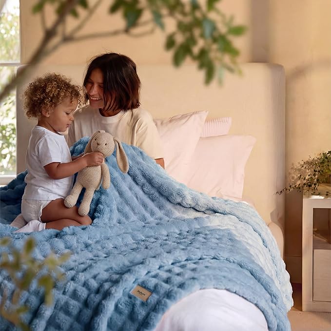 Bedsure 3D Fleece Bubble Blanket