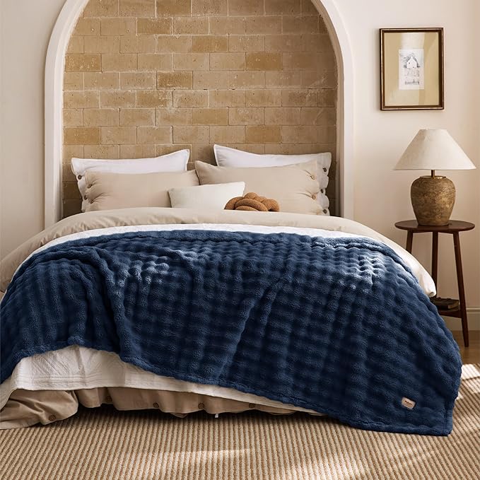 Bedsure 3D Fleece Bubble Blanket