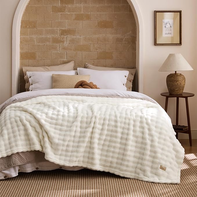 Bedsure 3D Fleece Bubble Blanket