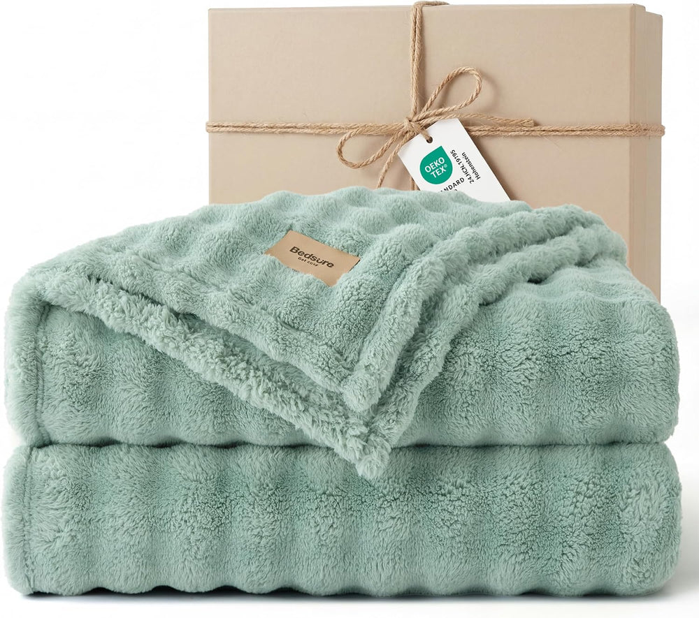 Bedsure 3D Fleece Bubble Blanket