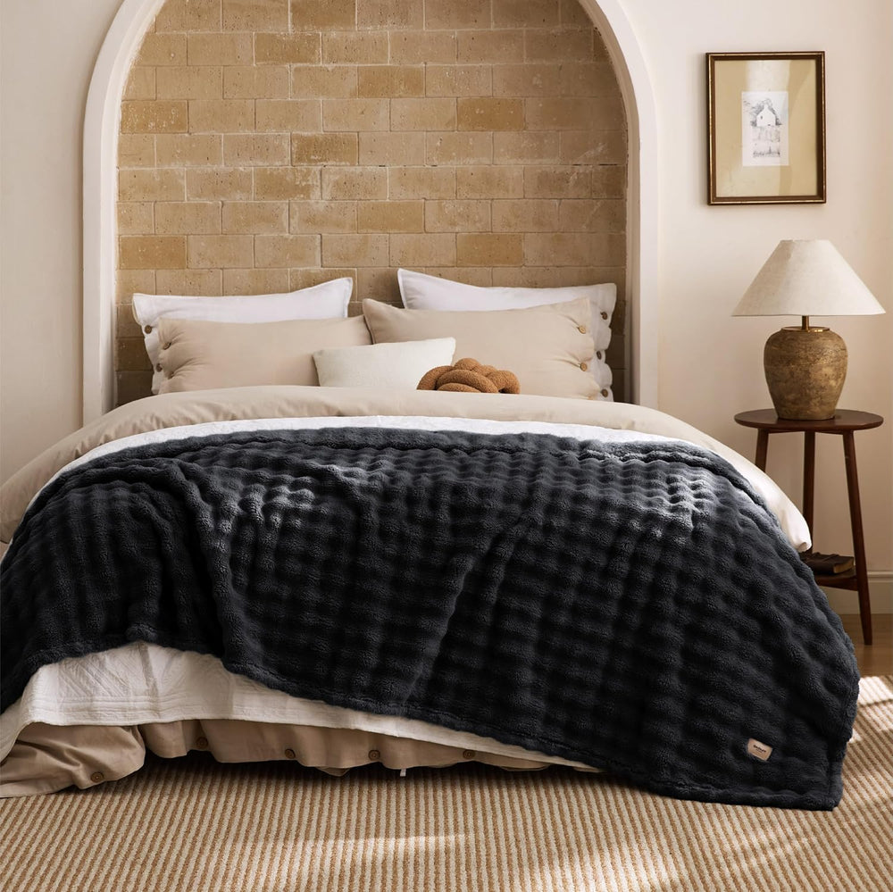 Bedsure Cloud Bubble Fleece Queen Blanket for Bed, Black, 90"×90"
