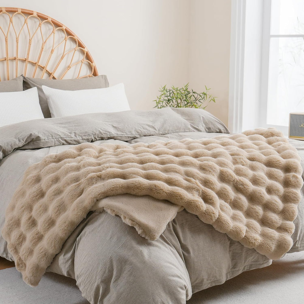 Faux Fur Throw Blanket for Couch - Cozy Fuzzy Soft Plush Fluffy Thick Luxury ...