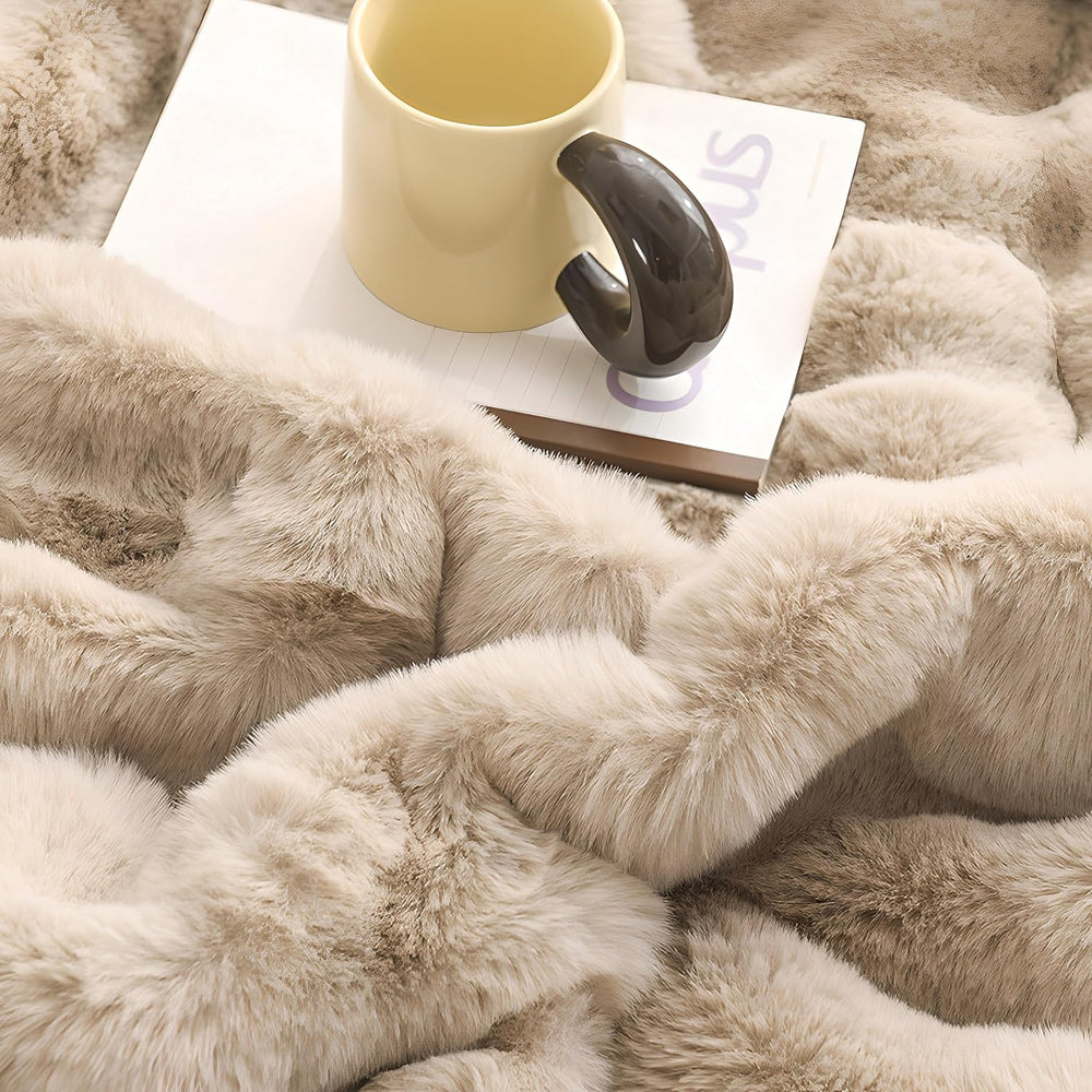 Luxury Bubble Faux Fur Blanket Queen Size, 750 GSM Double Sided Fuzzy Warm Be...