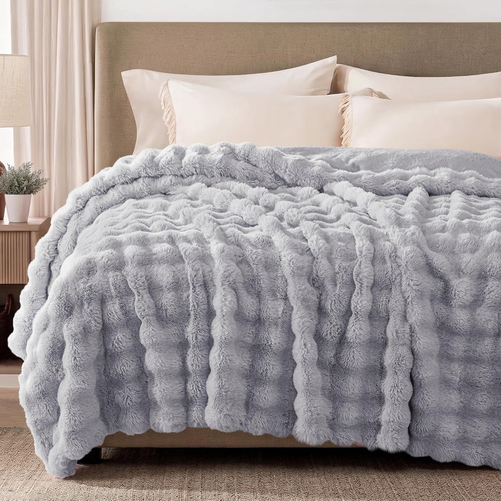 Exclusivo Mezcla Faux Fur King Blanket for Bed, 3D Bubble Blankets