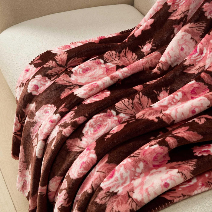 Betsey Johnson – Queen Size Blanket, Soft Plush Bedding with Cozy Sherpa Reverse, Blanket for Couch or Bed, Floral Room Decor, Lightweight for All Seasons (Garden Pink)