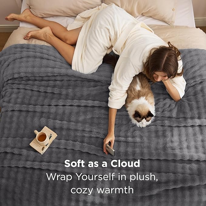 Bedsure 3D Fleece Bubble Blanket