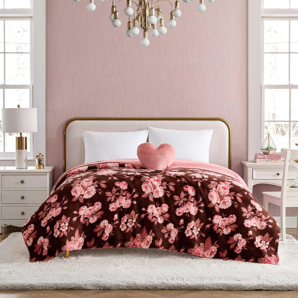 Betsey Johnson – Queen Size Blanket, Soft Plush Bedding with Cozy Sherpa Reve...
