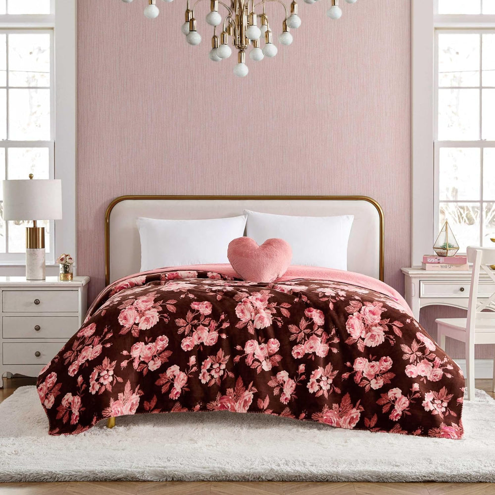 Betsey Johnson – Twin Size Blanket, Soft Plush Bedding with Cozy Sherpa Rever...