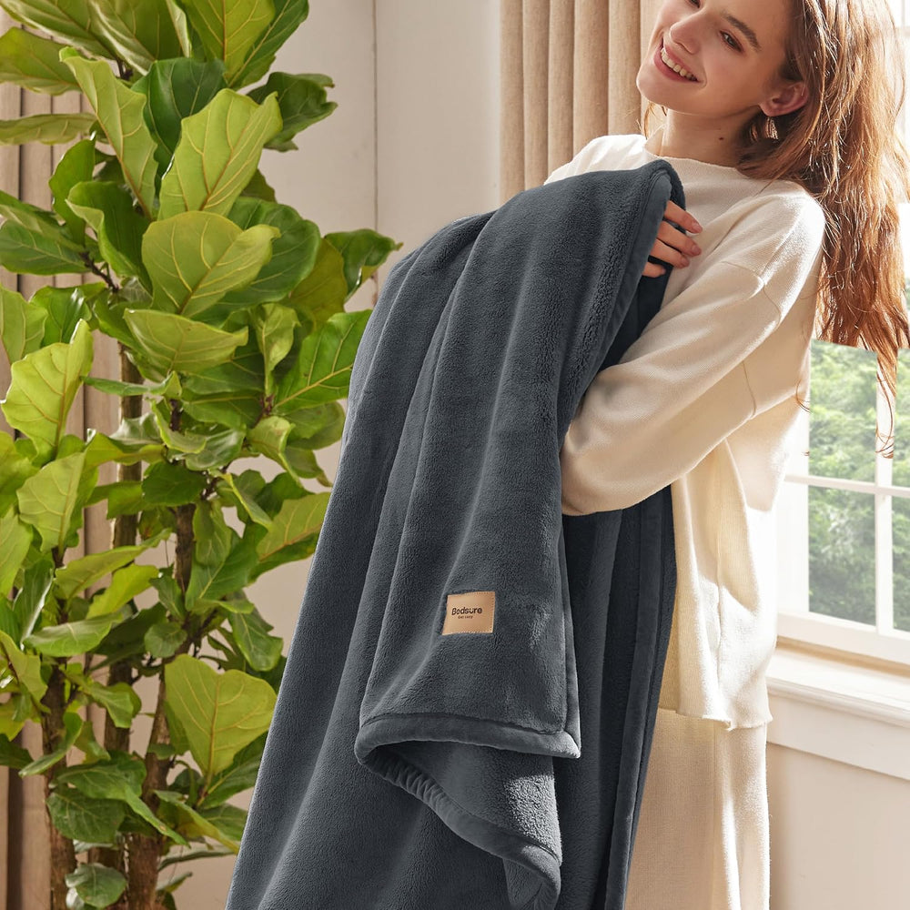 Bedsure Thick Heavy Warm Blankets for Winter, Soft Fleece Twin Blanket for Be...