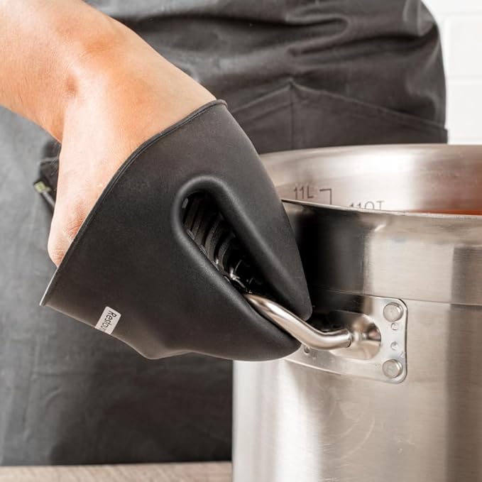 Restaurantware Comfy Grip 4.3 x 3.5 x 4.2 Inch Mini Oven Mitt Pot Holders 1 - Image 6