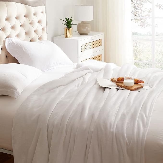 KMUSET Fleece Blanket Twin Size White Lightweight Throw Blanket Super Soft Cozy - Image 2