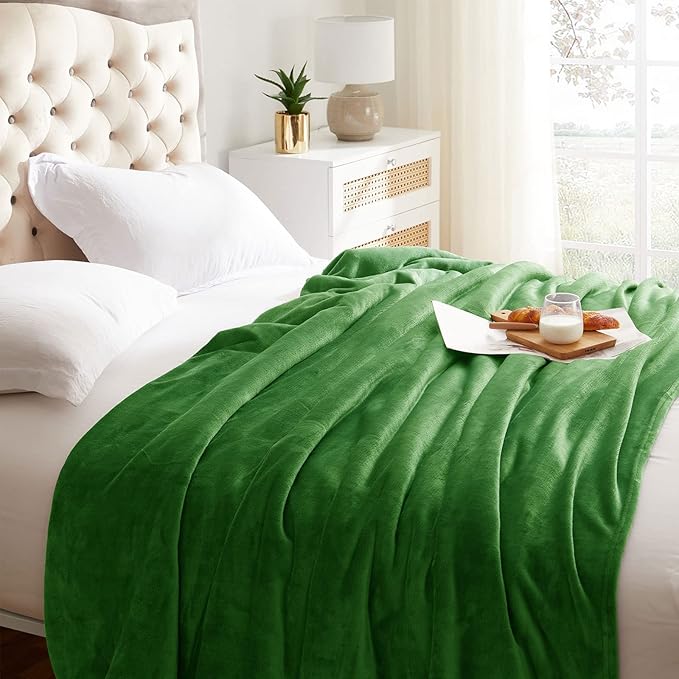 KMUSET Fleece Blanket Twin Size Emerald Lightweight Super Soft Cozy Luxury Bed - Image 3