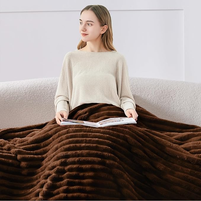 BEDELITE Twin Blanket for Couch & Bed, 300GSM Soft & Warm Fleece Blanket - Image 3