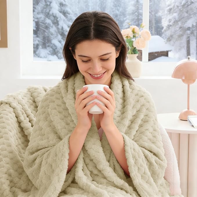 BEDELITE Fleece Throw Blanket for Couch & Bed - Image 4