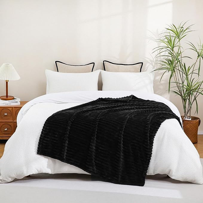 Black Fleece Throw Blanket 60”×80” by linecooo