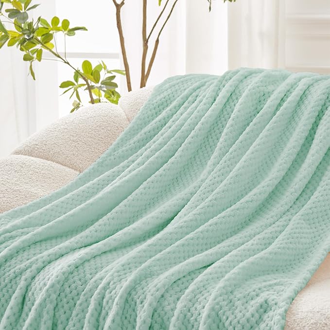 Exclusivo Mezcla Fleece Bed Blanket Twin Size, Super Soft and Warm Blankets - Image 3