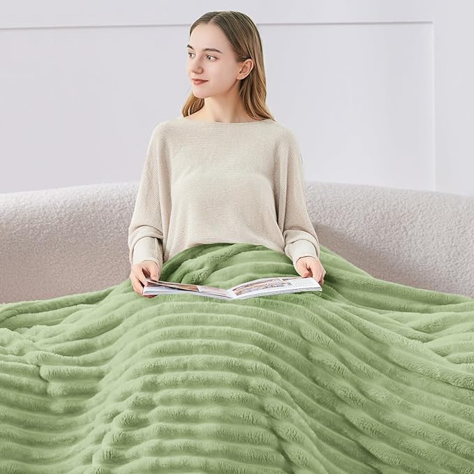 BEDELITE Twin Blanket for Couch & Bed, 300GSM Soft & Warm Fleece Blanket - Image 3