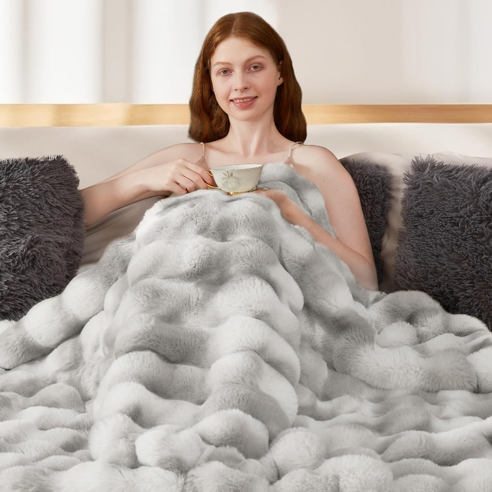 Luxury 1000GSM Faux Rabbit Fur Throw Blanket, Super Heavy Warm Cozy Grey Blan...