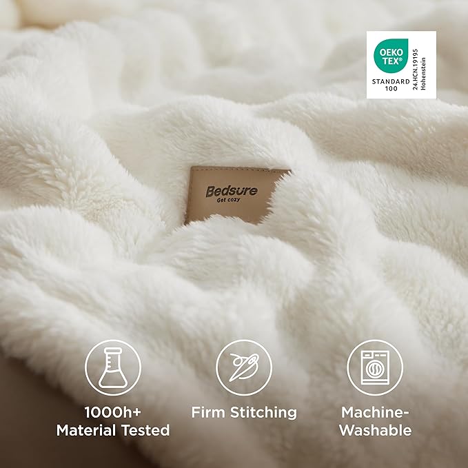 Bedsure 3D Fleece Bubble Blanket - Image 5