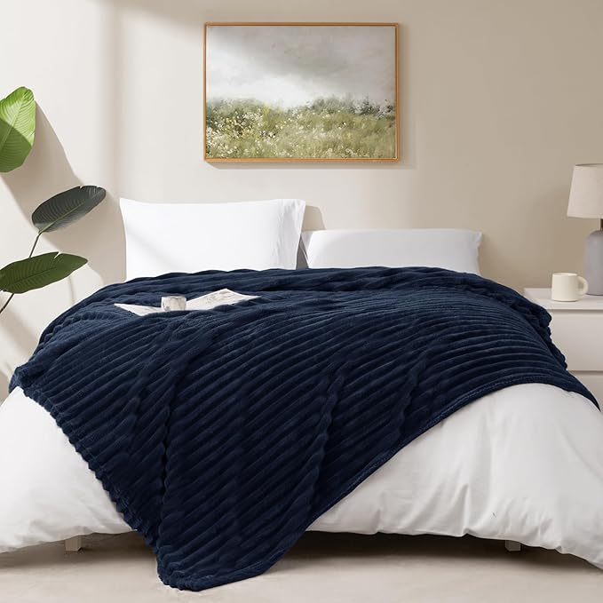 HIMEET Navy Blue Ribbed King Size Blanket - Image 6