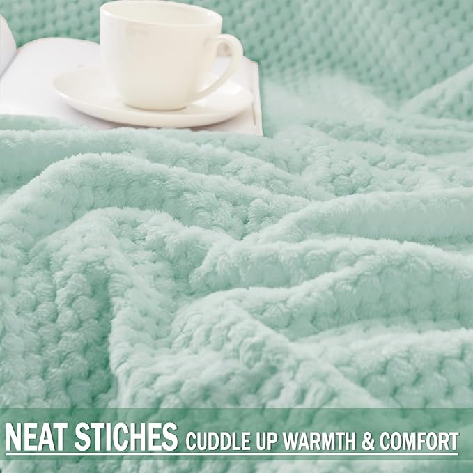 Exclusivo Mezcla Fleece Bed Blanket Twin Size, Super Soft and Warm Blankets - Image 4