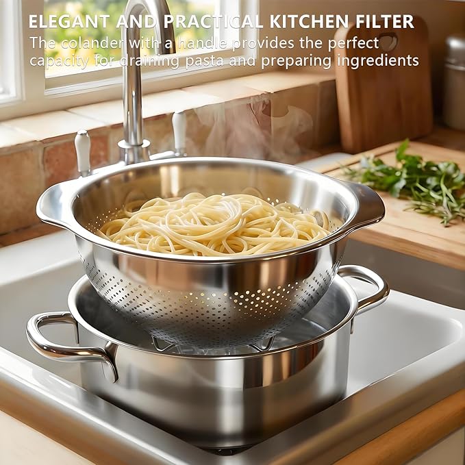 Pasta Strainer with Handle - Image 5