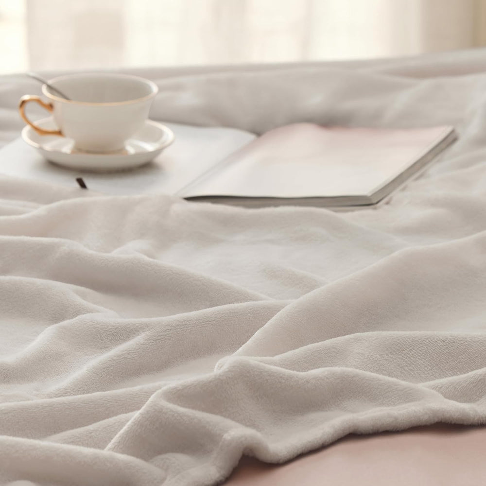 Bedsure GentleSoft Fleece Blankets Queen Size Linen Beige - Soft Lightweight ...