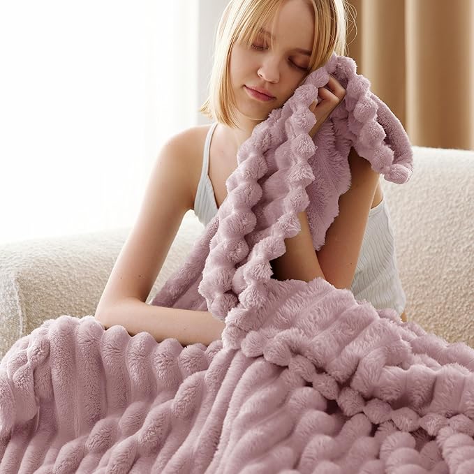 Bedsure GentleSoft Pink Fleece Blanket - Image 4
