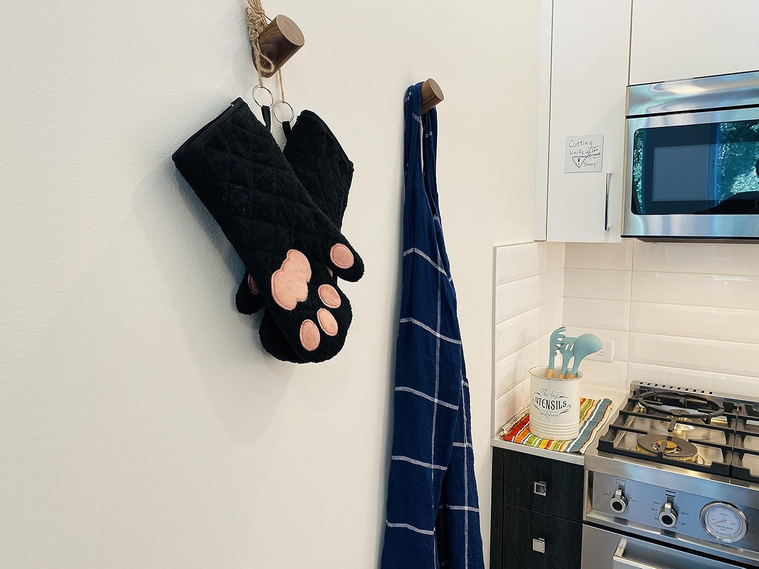 Cricket & Junebug Oven Mitts Cat Paws - Black & Pink