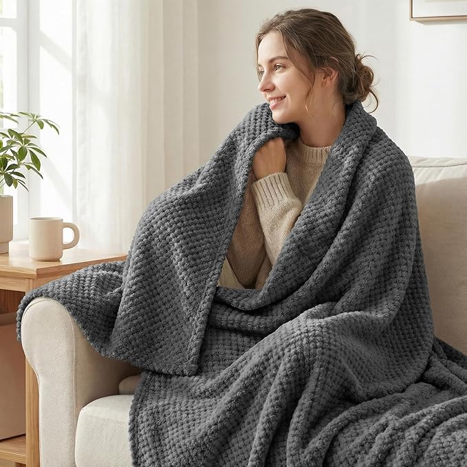 Exclusivo Mezcla Fleece Bed Blanket Twin Size, Super Soft and Warm Blankets - Image 2