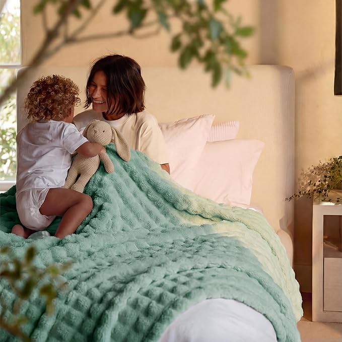 Bedsure 3D Fleece Bubble Blanket - Image 9