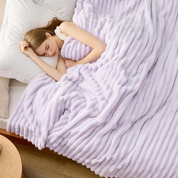 Bedsure GentleSoft Lavender Fog Fleece Blanket - Image 4
